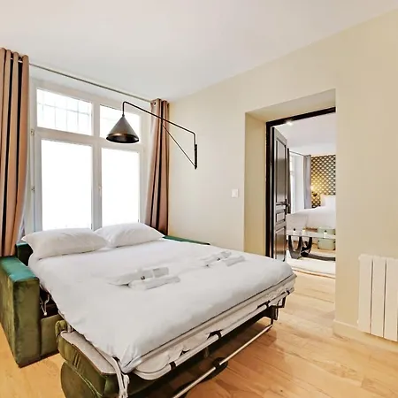 Superb 4 People Center Of Apartment