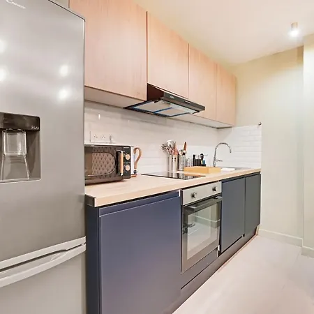 Superb 4 People Center Of Apartment